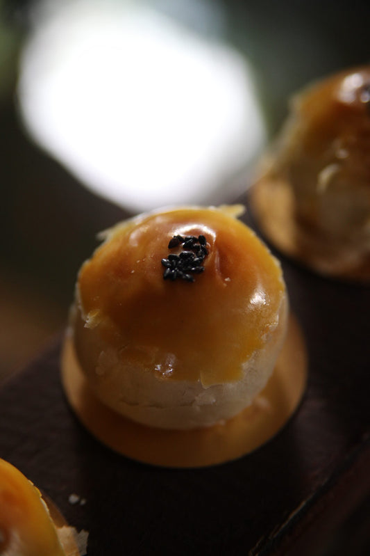 Royal Mooncake Feuilleté Au Oeuf Canard | Haricot Rouge | Mochi Et Poulet Séché